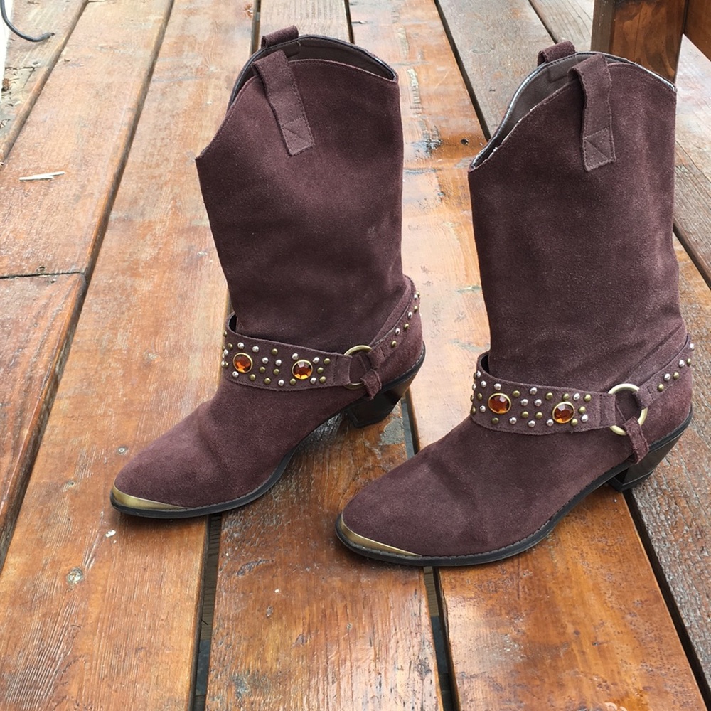 Brown suede Cowboy boots harness